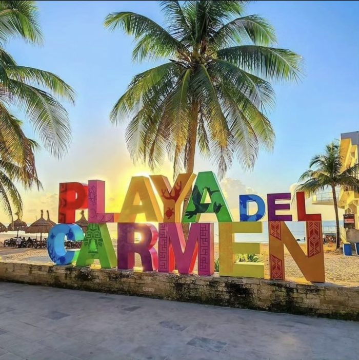 letrero Playa del Carmen parque fundadores